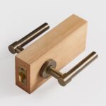 Maniglia a leva in ottone massiccio ARIS