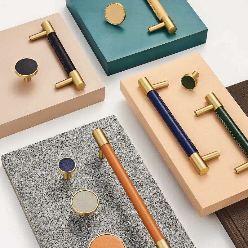 BEETHAM Tiradores de cuero y latón macizo para muebles