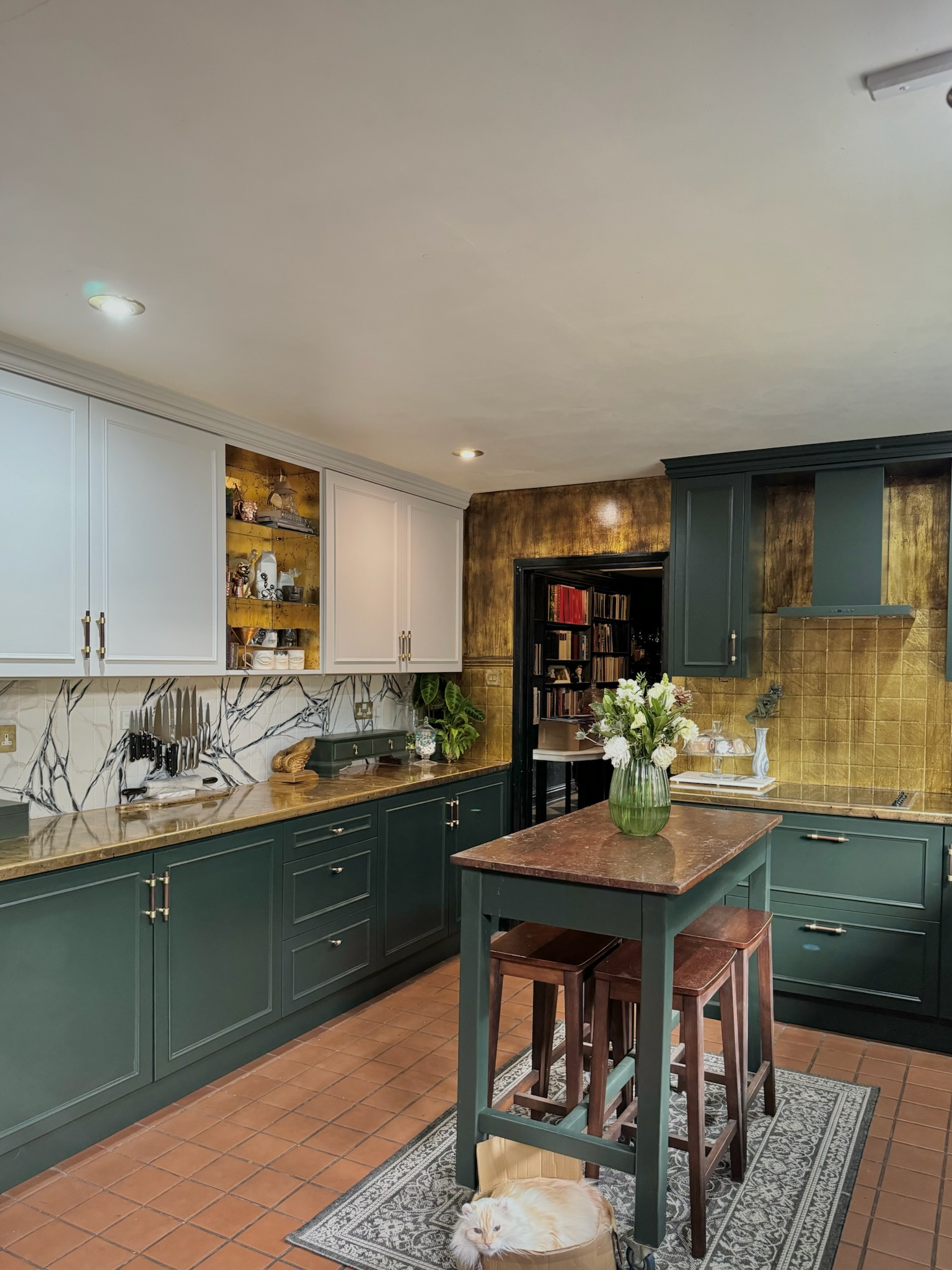 Transformation d'une cuisine au design fade grâce aux poignées CIRCA