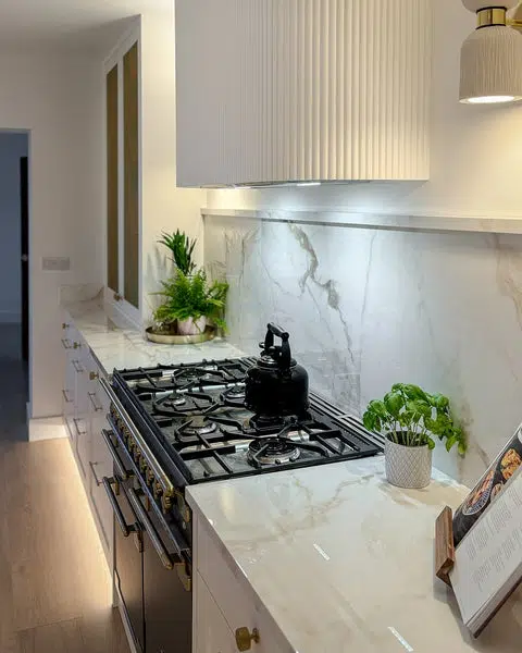 Zeitloses Messing trifft auf moderne Eleganz: Ein Blick ins Projekt Ard Aislinn 2 KANA-Kollektion