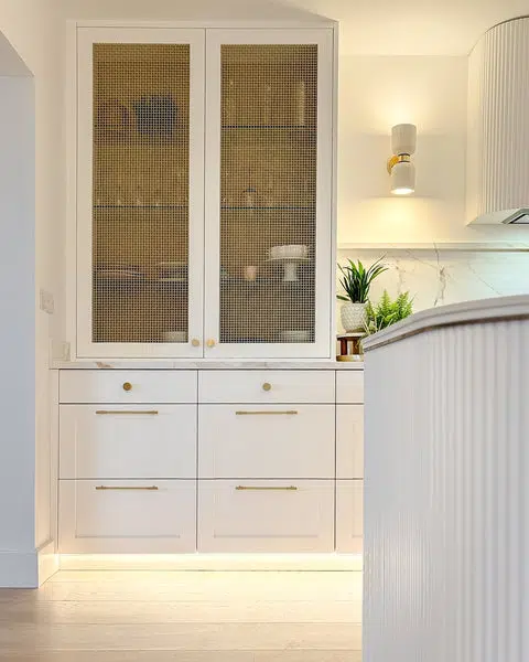 Zeitloses Messing trifft auf moderne Eleganz: Ein Blick ins Projekt Ard Aislinn 3 473671126 18056319467508535 8226272938907941198 n 600x600 1 - meraki.