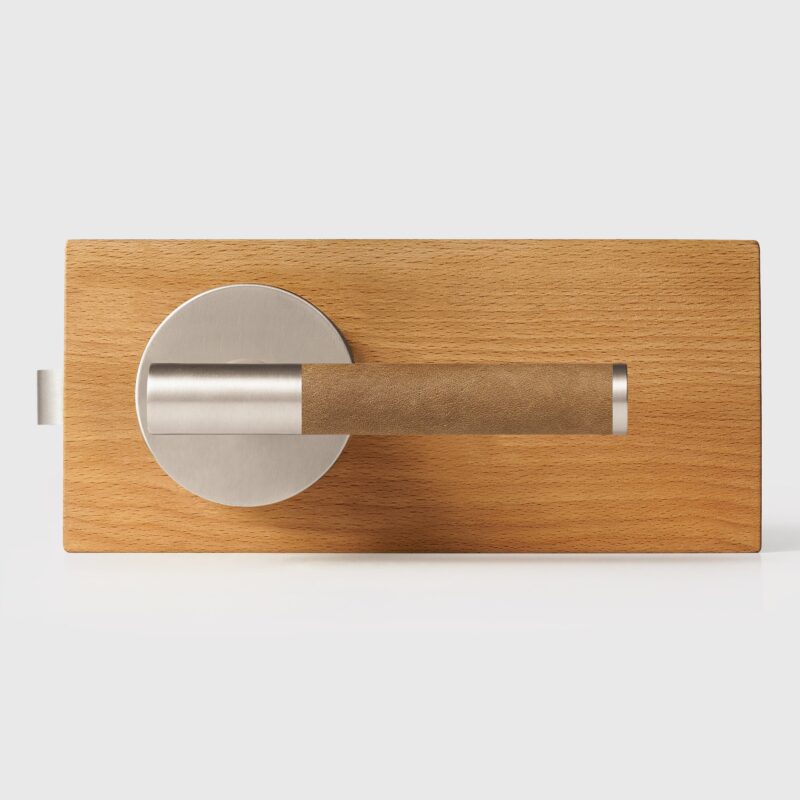 BEETHAM Massief messing en lederen deurkrukken in satijnnikkel 6 BEETHAM Massief messing en lederen deurkrukken in satijnnikkel