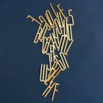 AMYTHUS Satin-Buchstaben aus massivem Messing