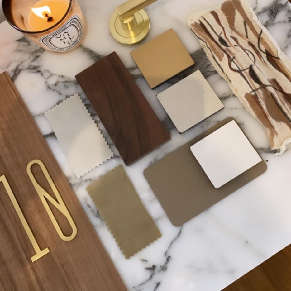 AMYTHUS Satin-Buchstaben aus massivem Messing