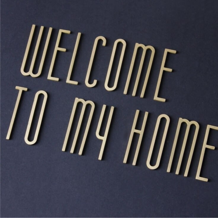 AMYTHUS Satin-Buchstaben aus massivem Messing