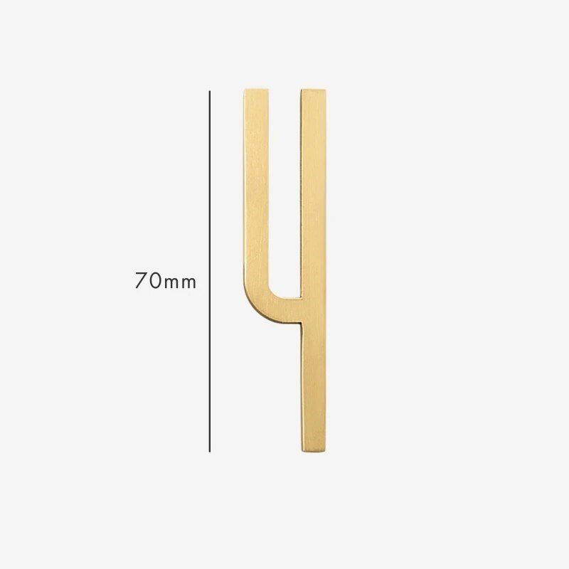 AMYTHUS Satin-Buchstaben aus massivem Messing