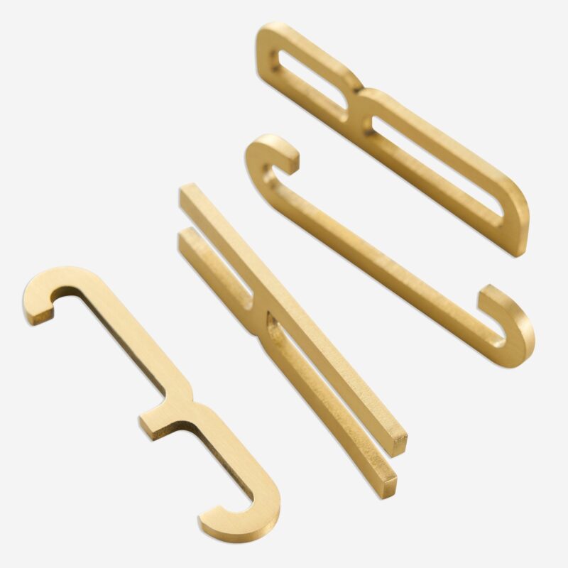 AMYTHUS Satin-Buchstaben aus massivem Messing