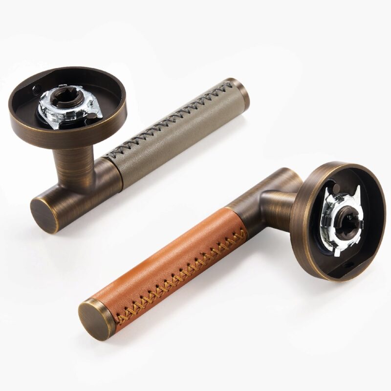 BEETHAM Manillones de latón macizo y cuero en latón antiguo