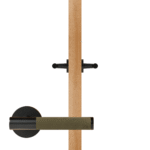 BEETHAM massief messing en lederen deurkrukken in matzwart