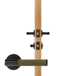 BEETHAM massief messing en lederen deurkrukken in matzwart