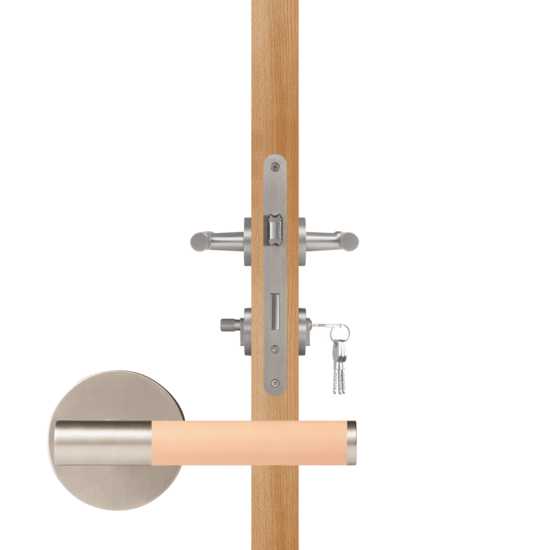 BEETHAM Massief messing en lederen deurkrukken in satijnnikkel 19 BEETHAM Massief messing en lederen deurkrukken in satijnnikkel