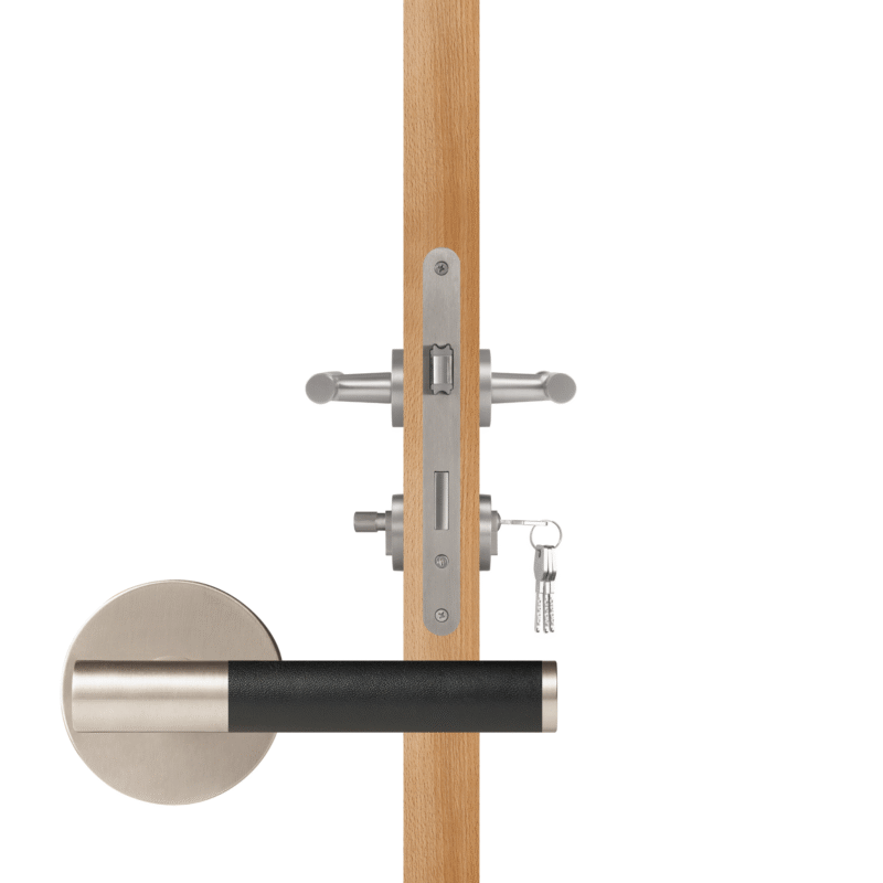 BEETHAM Massief messing en lederen deurkrukken in satijnnikkel 49 BEETHAM Massief messing en lederen deurkrukken in satijnnikkel