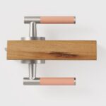 BEETHAM Massief messing en lederen deurkrukken in satijnnikkel