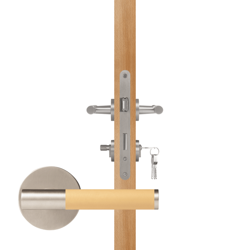 BEETHAM Massief messing en lederen deurkrukken in satijnnikkel 25 BEETHAM Massief messing en lederen deurkrukken in satijnnikkel