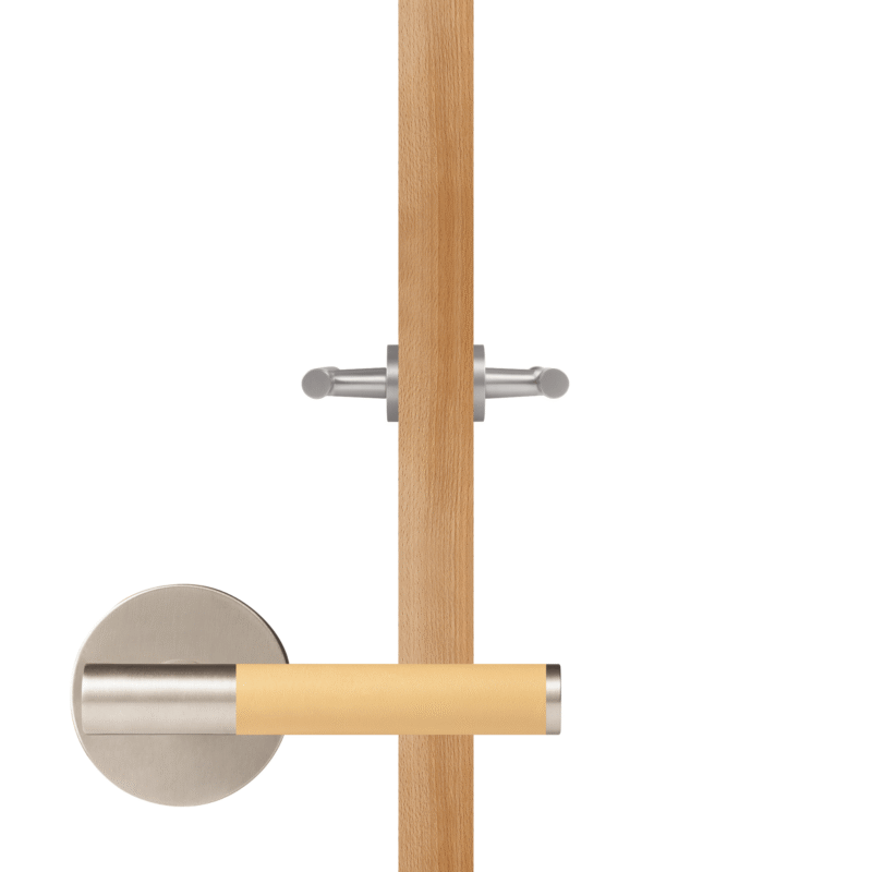 BEETHAM Massief messing en lederen deurkrukken in satijnnikkel 20 BEETHAM Massief messing en lederen deurkrukken in satijnnikkel