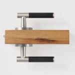 BEETHAM Massief messing en lederen deurkrukken in satijnnikkel