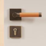 BEETHAM Messing & Lederen deurkrukken - carré-rozet