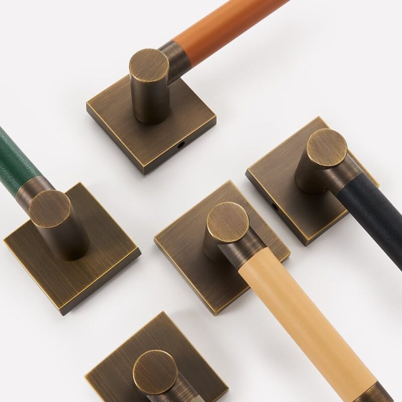 BEETHAM Messing & Lederen deurkrukken - carré-rozet