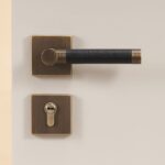 BEETHAM Messing & Lederen deurkrukken - carré-rozet