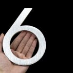 BROOKFIELD Panneau flottant de numéro de maison en acier brossé