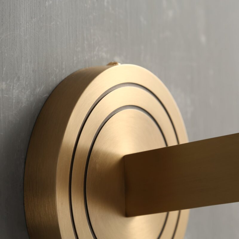 CELESTE Wandleuchte aus massivem Messing