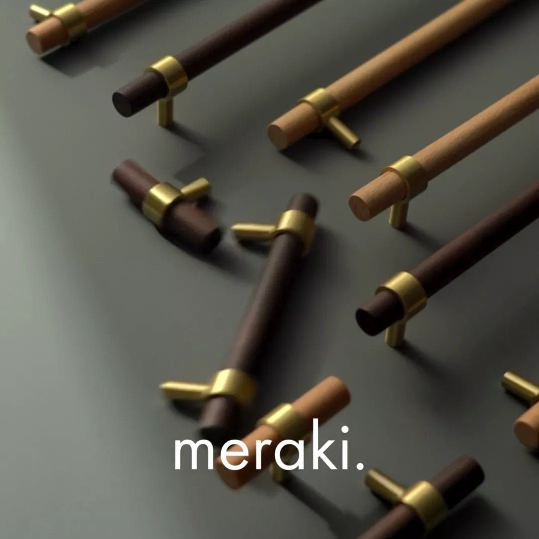 Noyer CIRCA et poignées en laiton massif