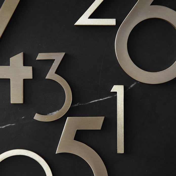 DEKO Hausnummern aus massivem Messing 3 DEKO Hausnummern aus massivem Messing