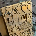 Personajes EZRA en latón antiguo