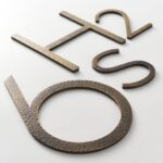 EZRA-Zeichen in gehämmertem antikem Messing