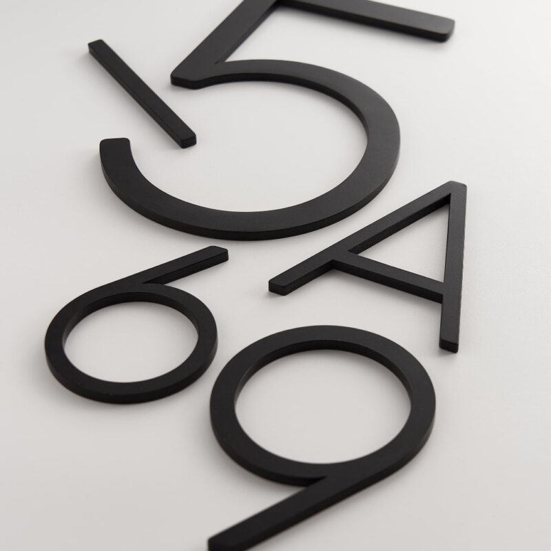 Caratteri EZRA in nero opaco 2 Caratteri EZRA in nero opaco