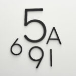 Caratteri EZRA in nero opaco