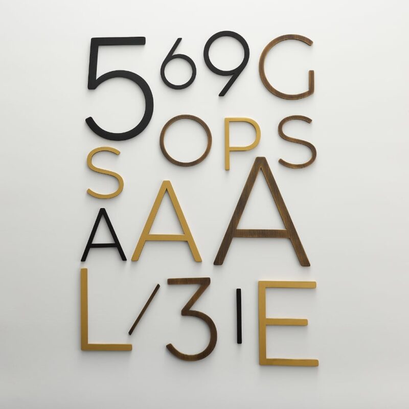 Personnages EZRA en laiton satiné