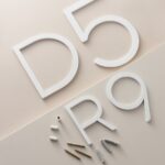 EZRA Personaggi in bianco