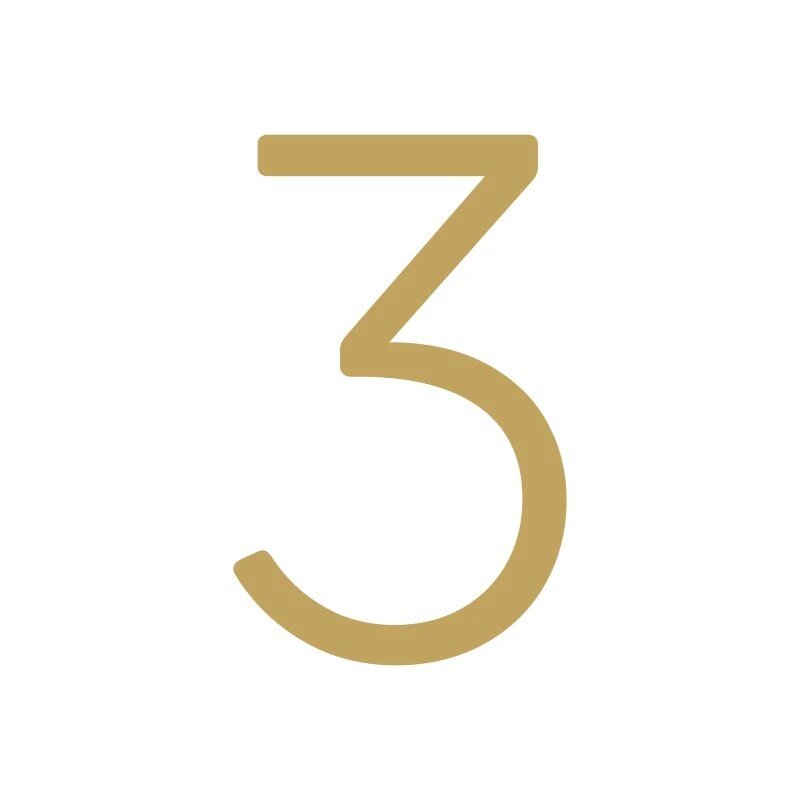 EZRA-cijfers in satijnmessing