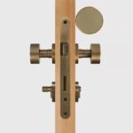 FERN Bouton de porte en laiton massif et cuir - Laiton antique