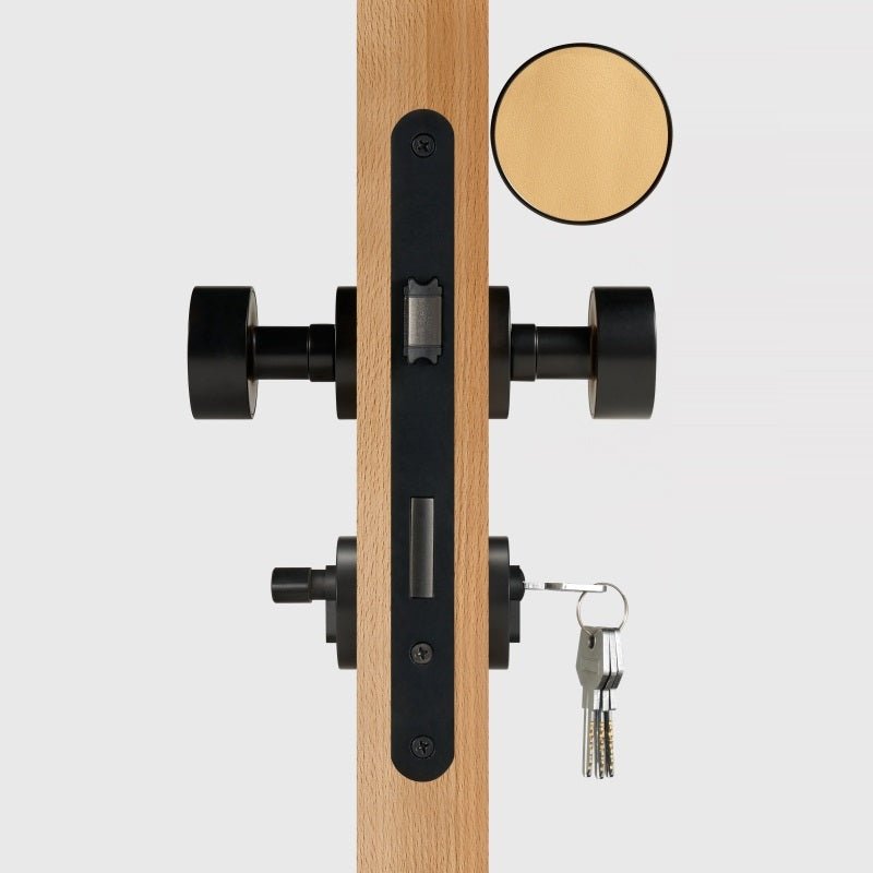 FERN Massief messing en lederen deurknop – Mat zwart 28 FERN Massief messing en lederen deurknop – Mat zwart