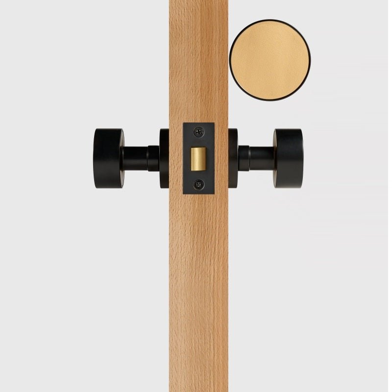 FERN Massief messing en lederen deurknop – Mat zwart 29 FERN Massief messing en lederen deurknop – Mat zwart