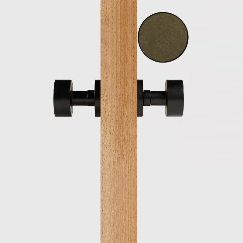 FERN Massief messing en lederen deurknop – Mat zwart 45 FERN Massief messing en lederen deurknop – Mat zwart