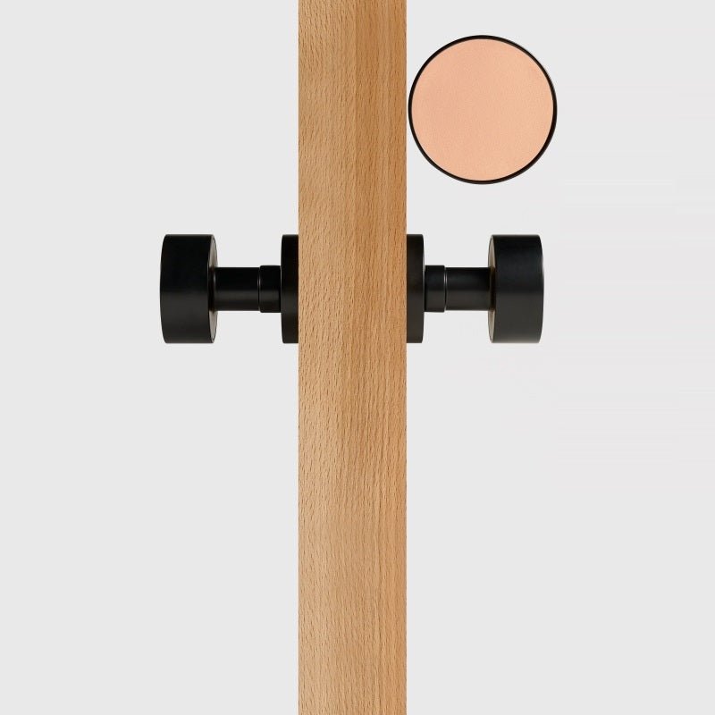 FERN Massief messing en lederen deurknop – Mat zwart 21 FERN Massief messing en lederen deurknop – Mat zwart