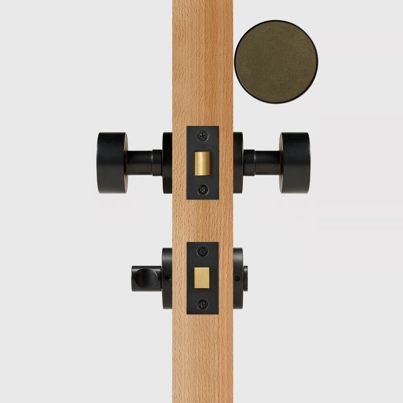 FERN Massief messing en lederen deurknop – Mat zwart 48 FERN Massief messing en lederen deurknop – Mat zwart