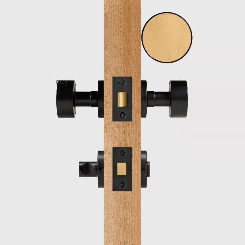 FERN Massief messing en lederen deurknop – Mat zwart 31 FERN Massief messing en lederen deurknop – Mat zwart