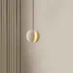 GAIA Pendelleuchte aus Stein und Walnussholz