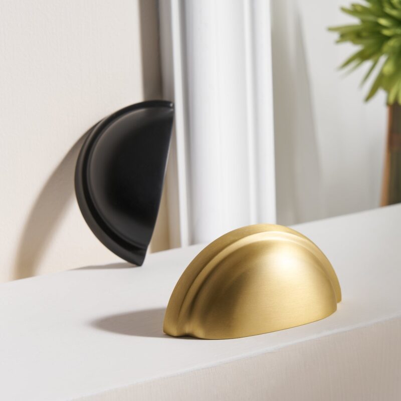 Maniglie a tazza in ottone massiccio HIGHGATE