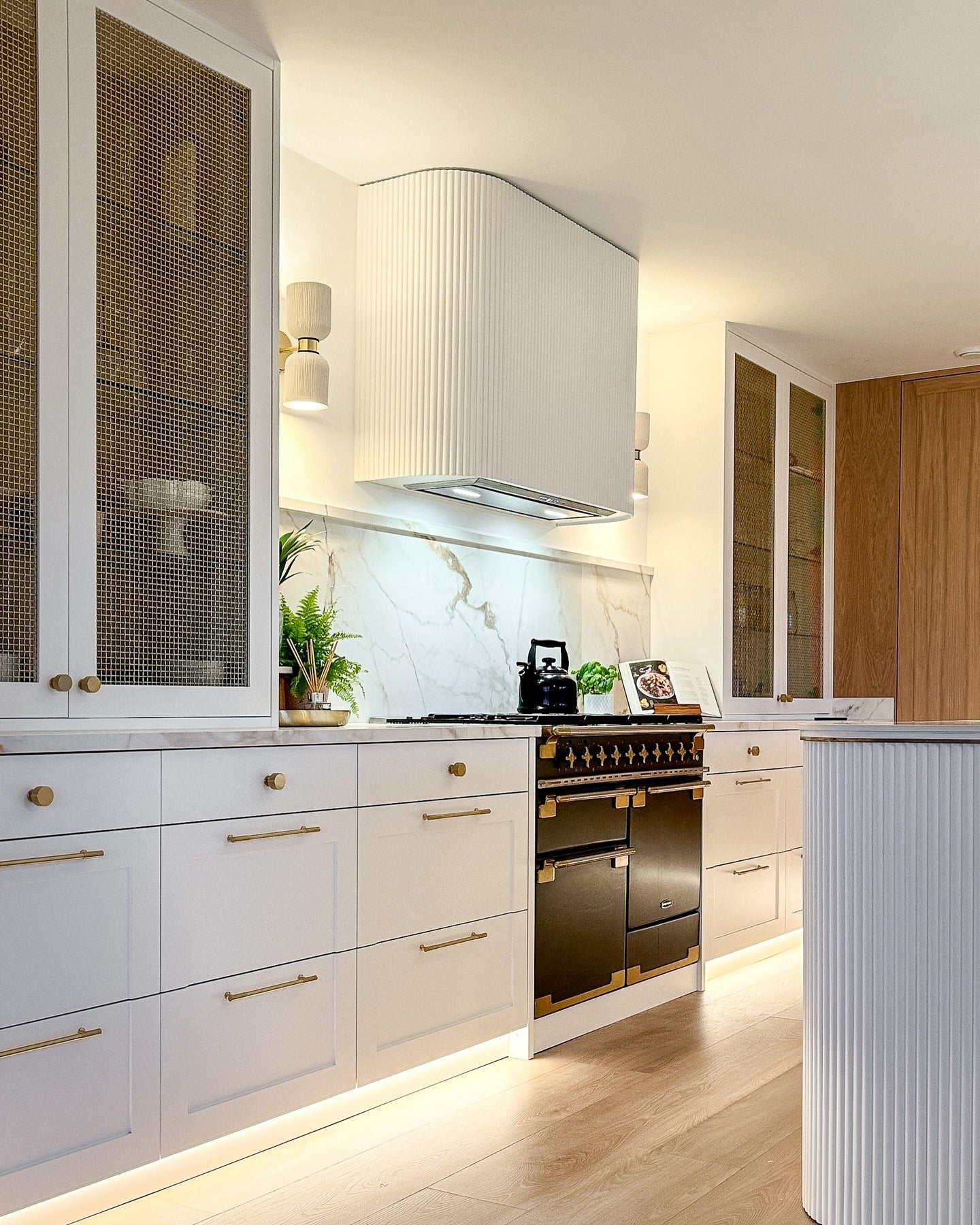 How to Choose and Fit Cabinet Hardware - meraki.