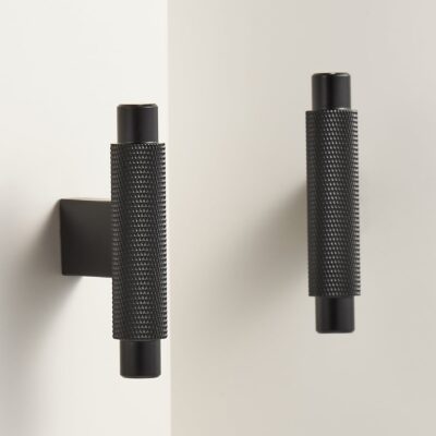 JAROD T-Bar aus massivem Messing mit Rändelung – meraki.