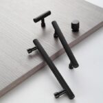 KAARI Tirador de latón macizo