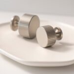 Pomos de latón macizo KANA