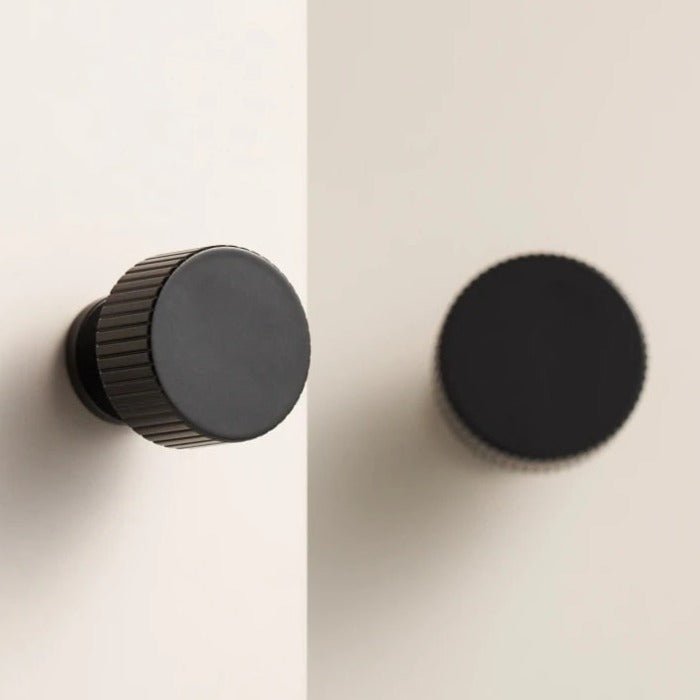 Pomos de latón macizo KANA