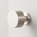 Pomos de latón macizo KANA