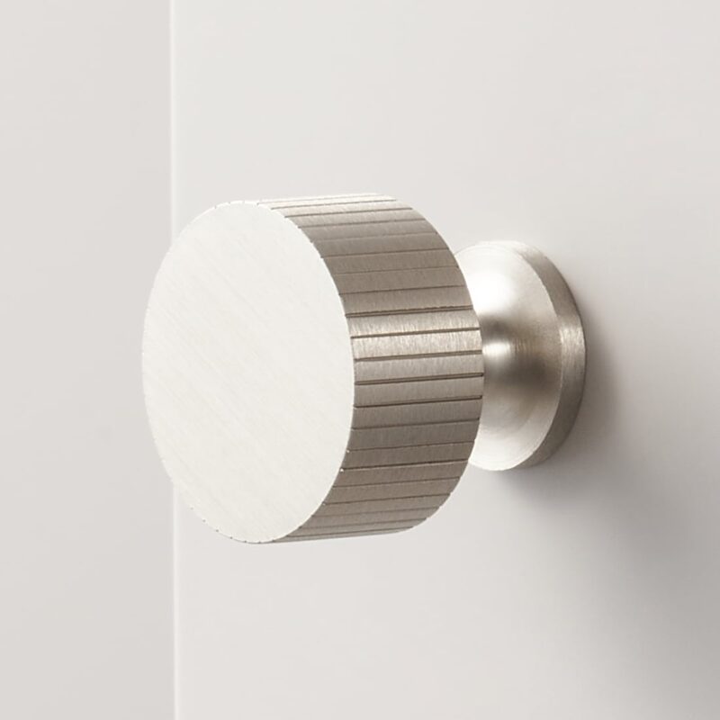 Pomos de latón macizo KANA